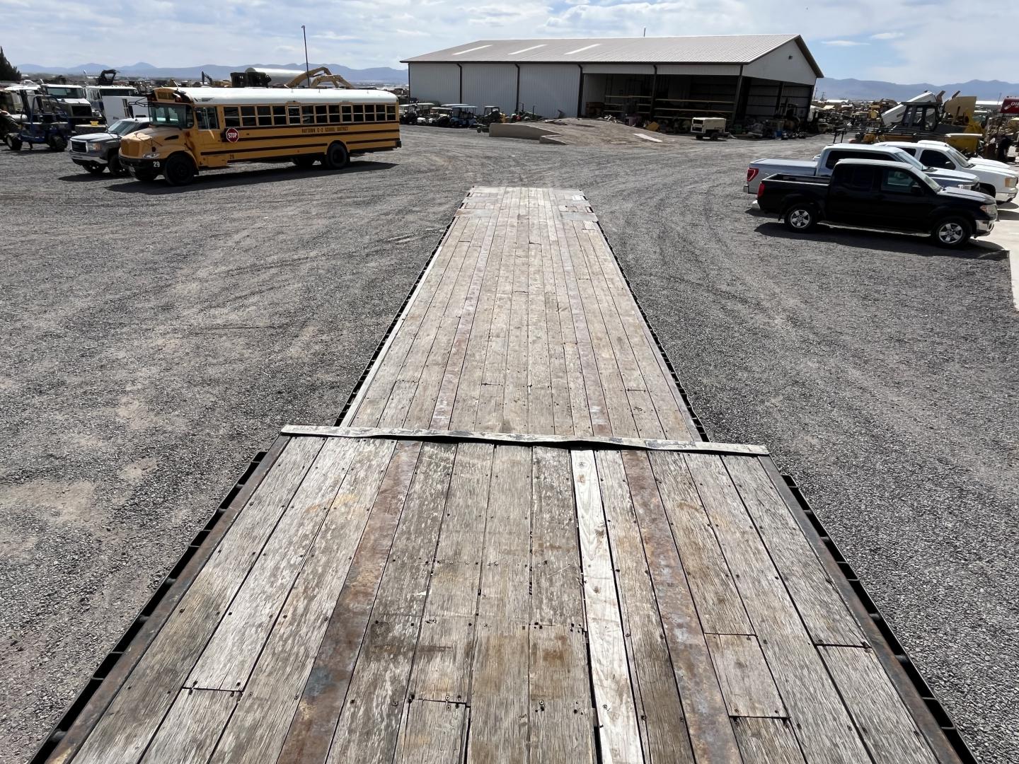 ./imagenes/INVOICE/2019/18090/STEP DECK TRANSCRAFT DTL-3000 (39).JPG